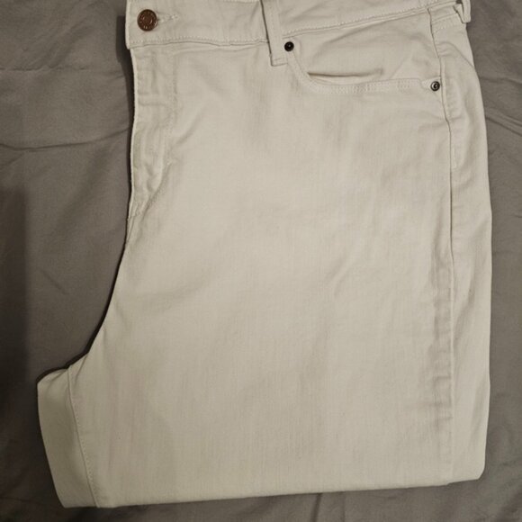 Levi's Cream Ankle Cropped Pants - Picture 1 of 7